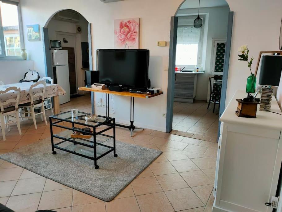 Meuble 3 Etoiles Dans Un Petit Village Du Gers Villecomtal-Sur-Arros Exterior photo