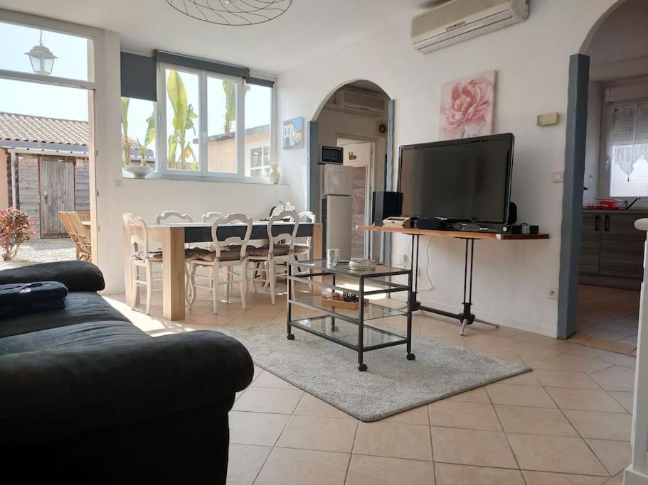 Meuble 3 Etoiles Dans Un Petit Village Du Gers Villecomtal-Sur-Arros Exterior photo